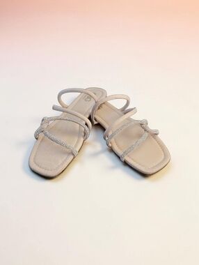 NWOB Guess  Pale Pink  and Silver Rhinstone Strappy Sandals Sz 8.5